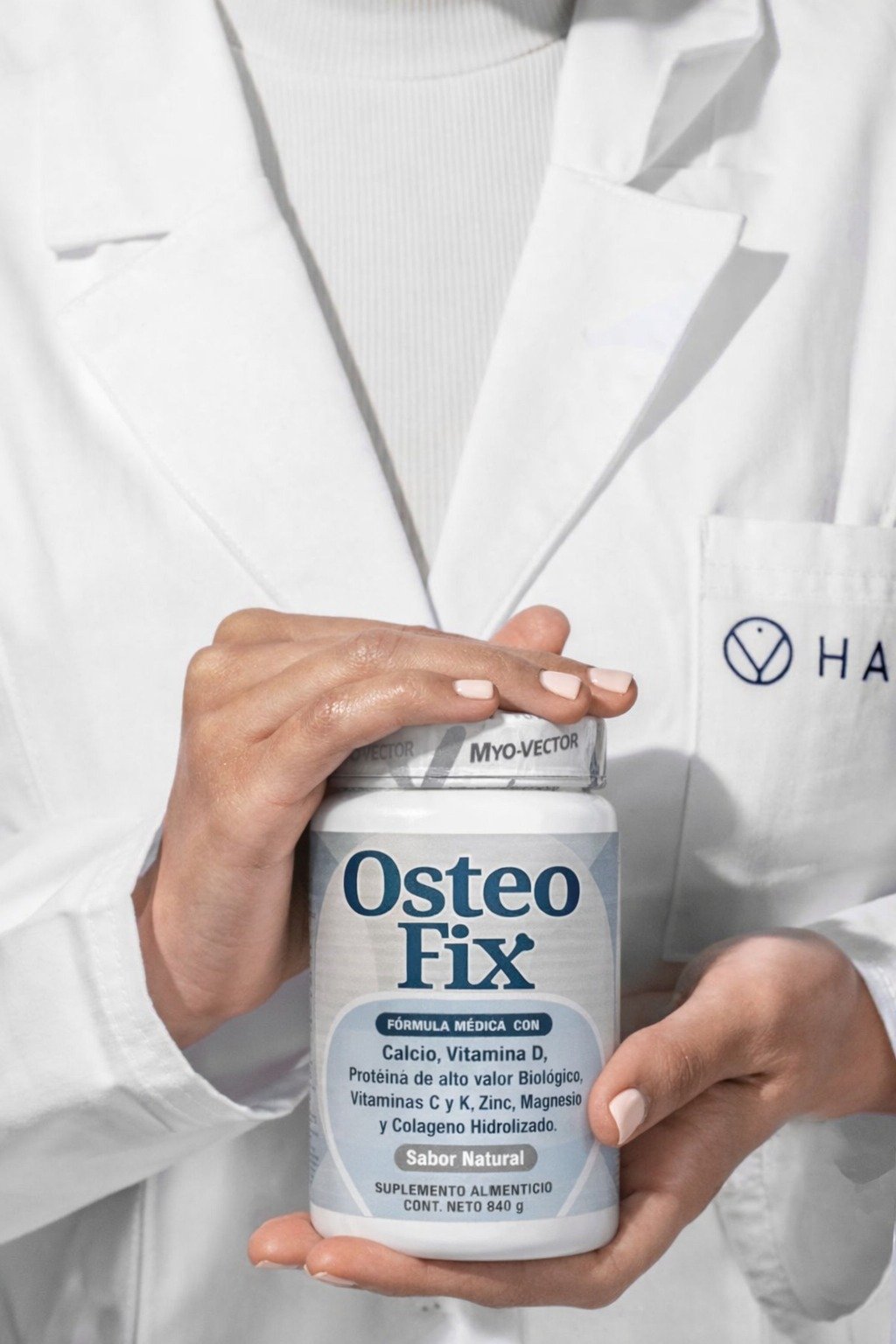 Profesional de la salud con OsteoFix